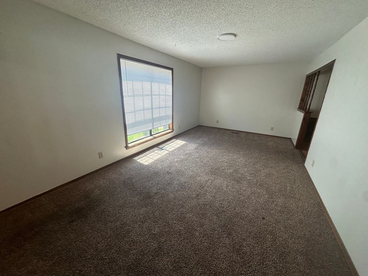 412 S Wyandotte Ave - Photo 7 of 16