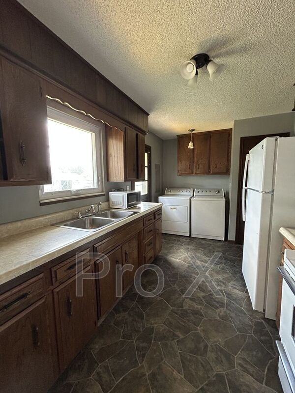 402 E Jefferson Duplex - Photo 4 of 12