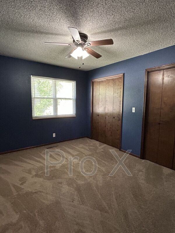 402 E Jefferson Duplex - Photo 5 of 12