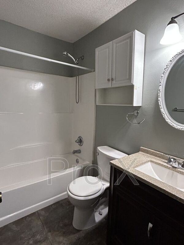 402 E Jefferson Duplex - Photo 6 of 12
