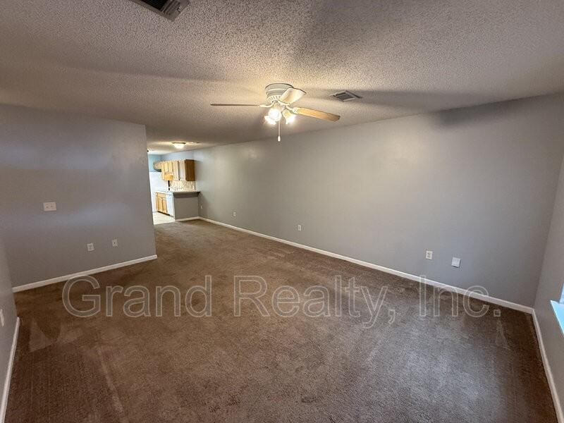 1015 Peakview Dr - Photo 2 of 49