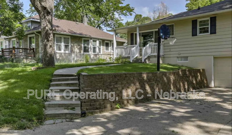 7764 Maywood St - Photo 2 of 17