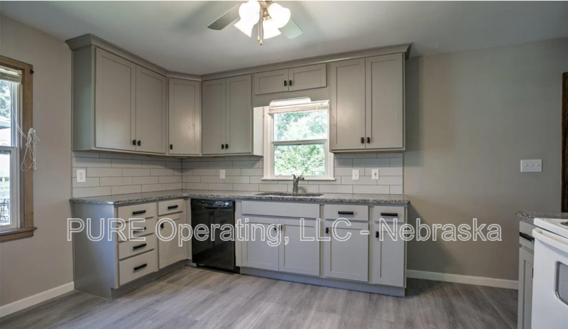 7764 Maywood St - Photo 7 of 17