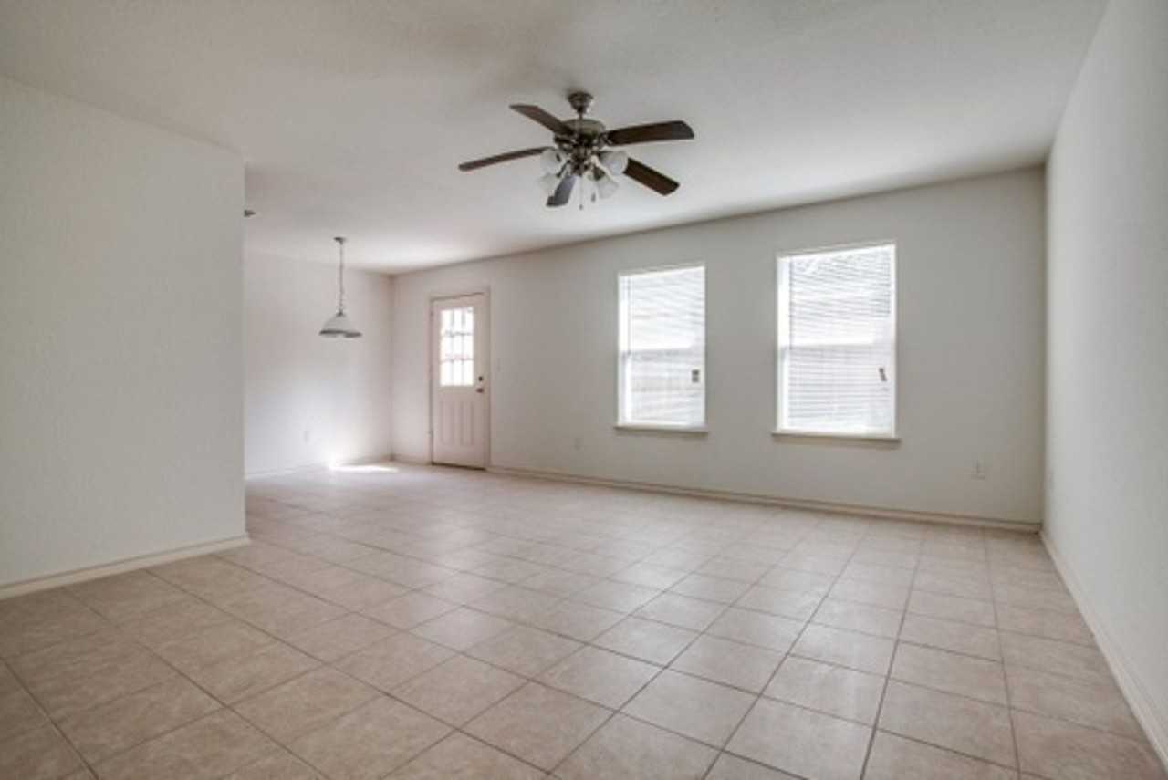 909 Parkplace Rdg - Photo 3 of 23