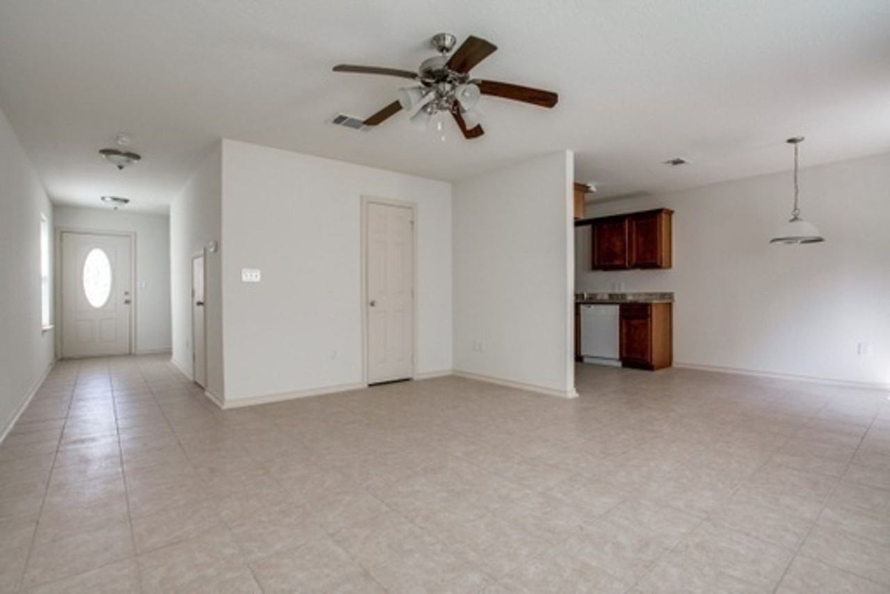 909 Parkplace Rdg - Photo 5 of 23