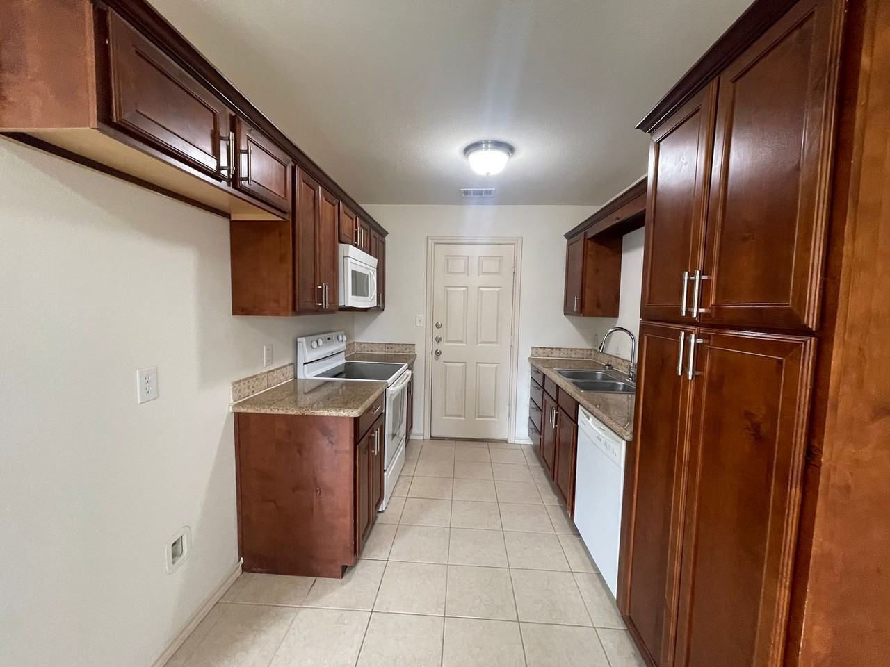 909 Parkplace Rdg - Photo 6 of 23