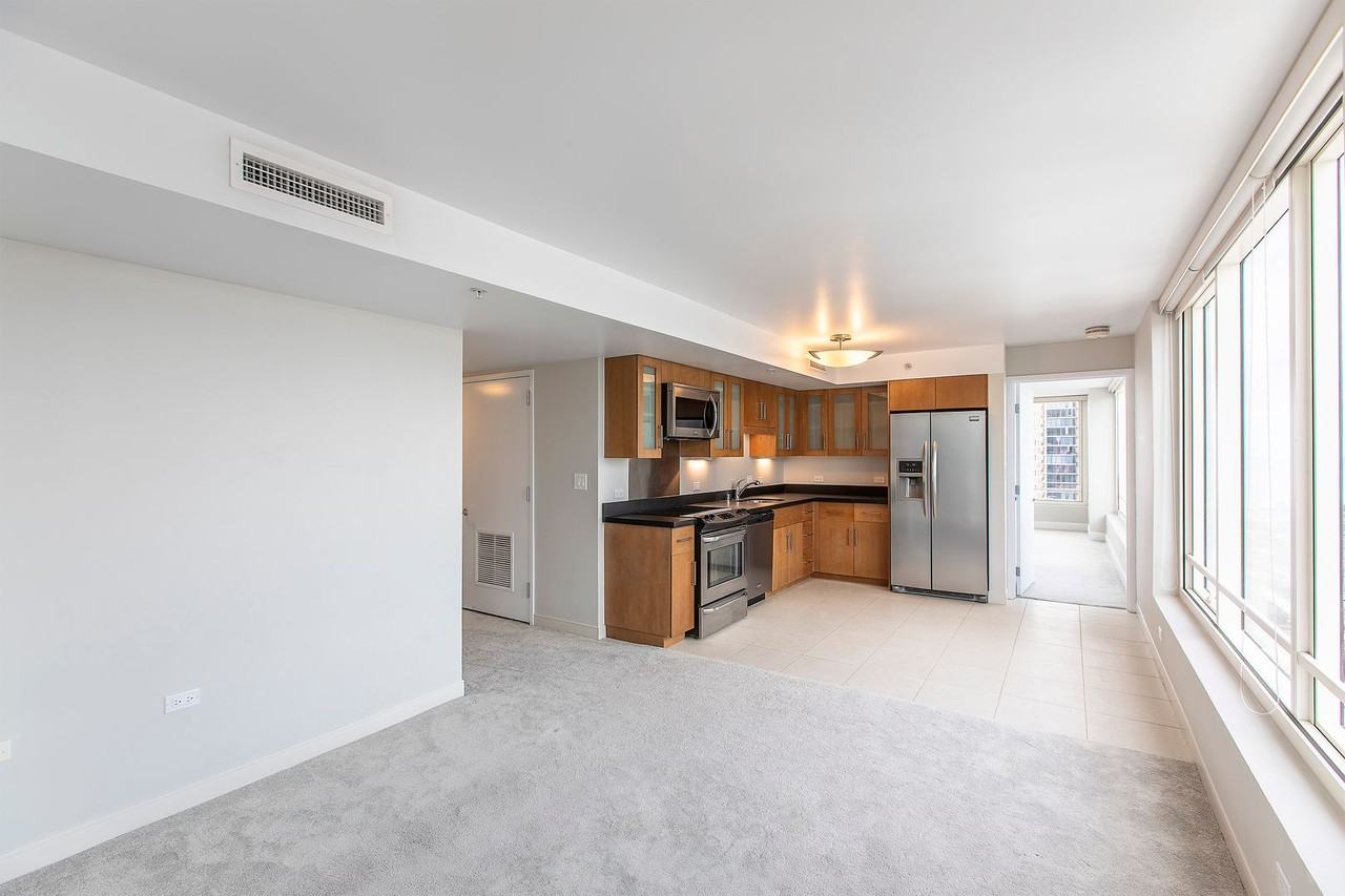 1009 Kapiolani Blvd #3910 - Photo 6 of 37