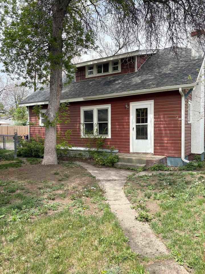 205 1/2 Terry Ave - Photo 2 of 20