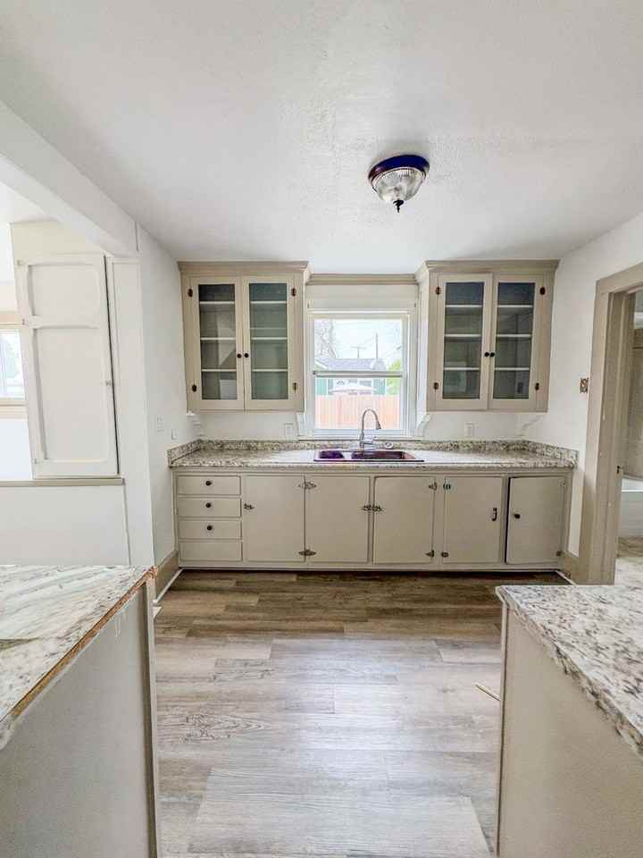 205 1/2 Terry Ave - Photo 5 of 20