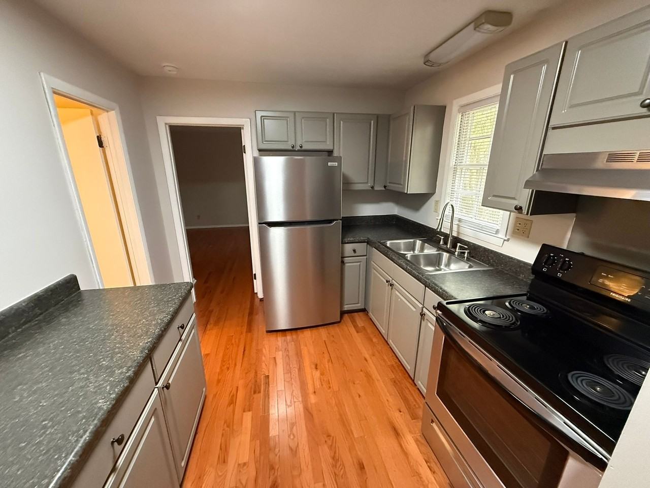 Adorable 1 Bed 1 Bath Apartment with hardwood floors! Washer/Dryer included! - Photo 3 of 49