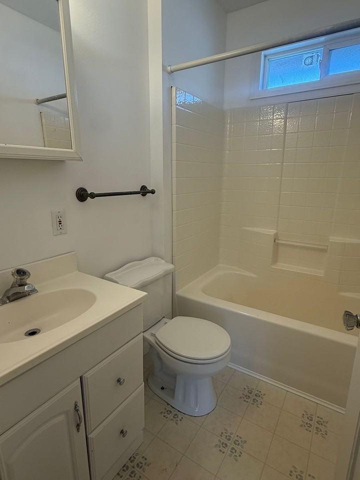 461 Rock Island Rd - Photo 6 of 11