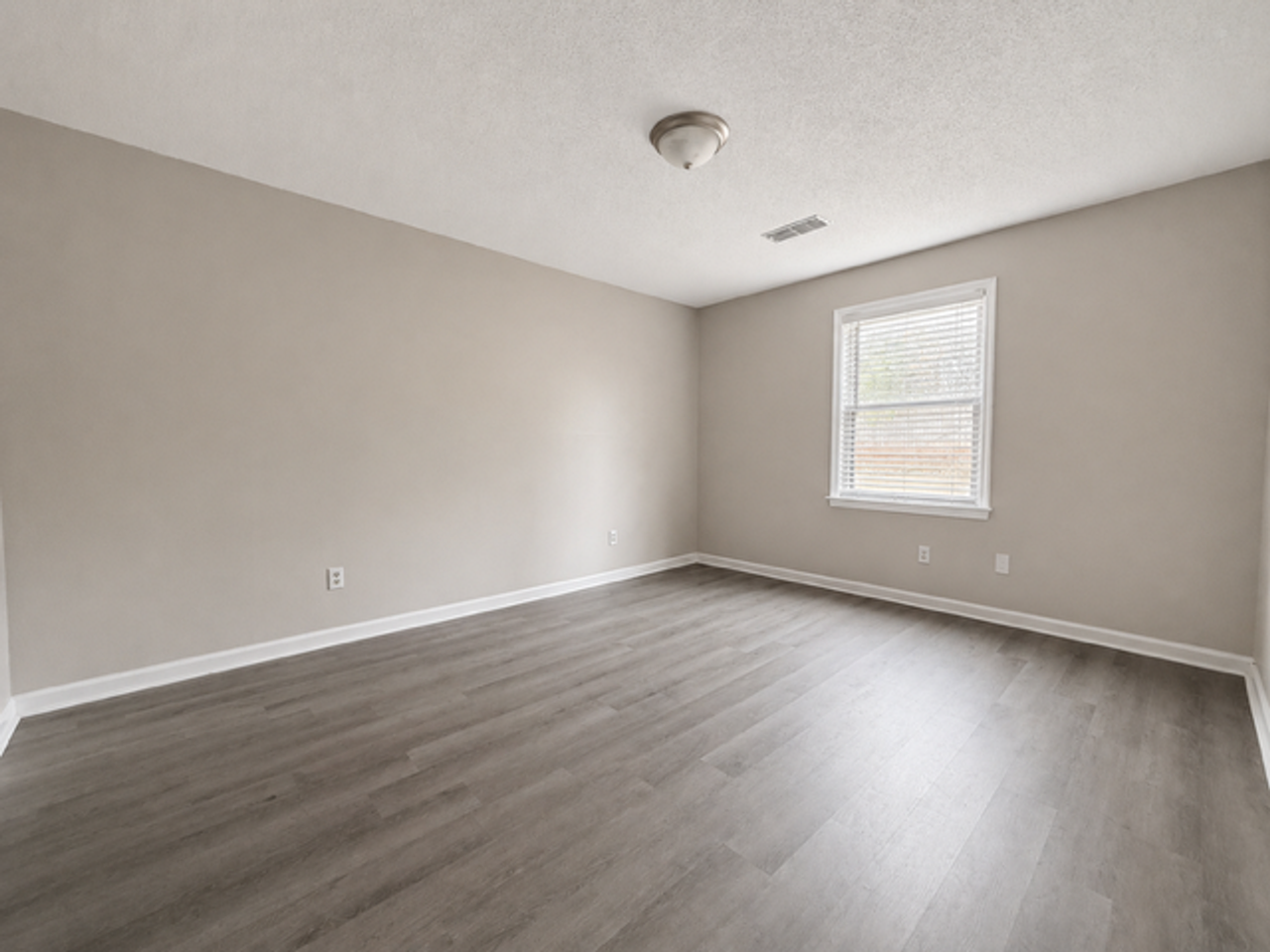 4144 Bonnell Drive - Photo 6 of 8