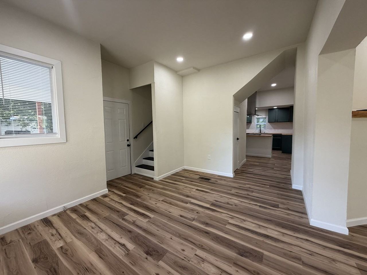901 Fremont St - Photo 4 of 23