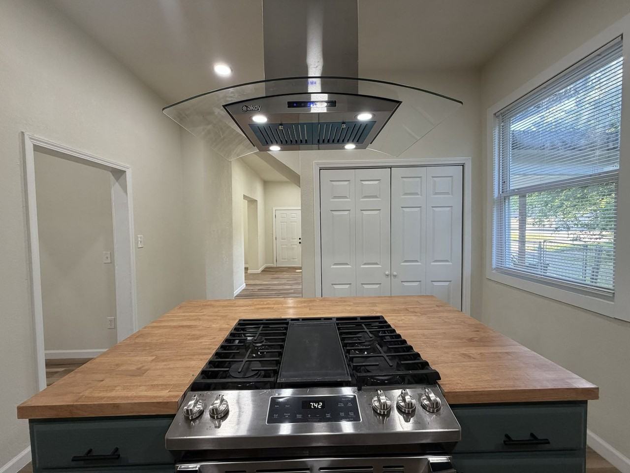 901 Fremont St - Photo 7 of 23