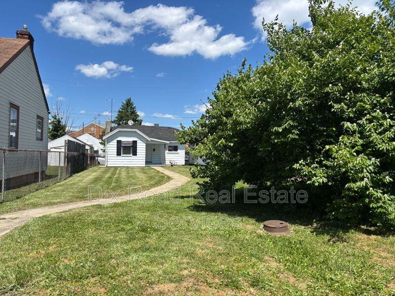 1324 Campbell Ave - Photo 3 of 19