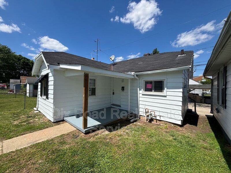 1324 Campbell Ave - Photo 4 of 19