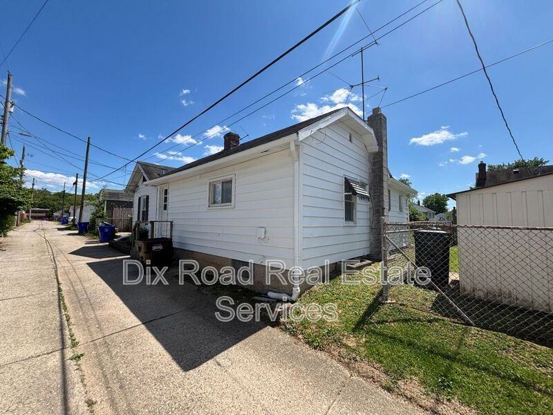 1324 Campbell Ave - Photo 5 of 19