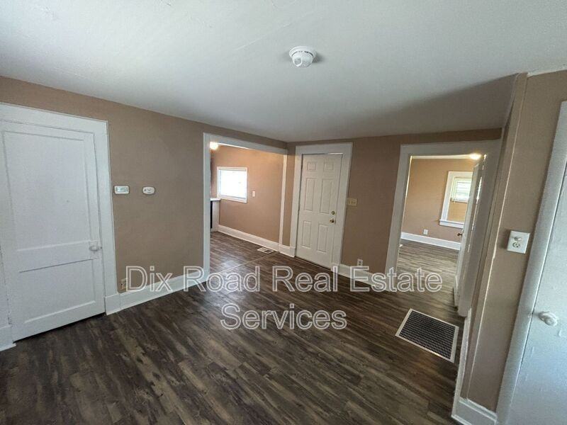 1324 Campbell Ave - Photo 7 of 19