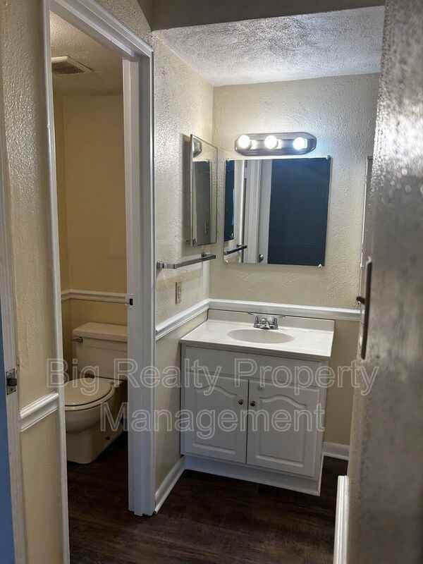 120 N Penn St #C3 - Photo 6 of 8