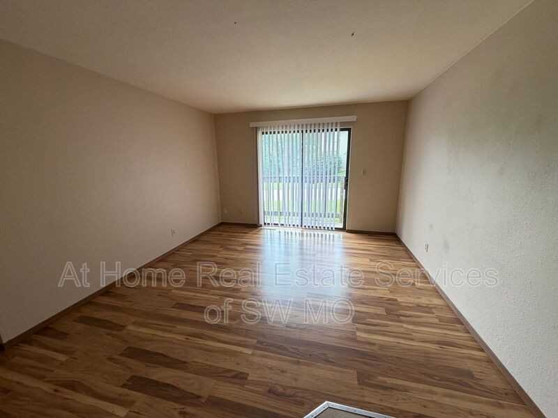 739 E Bain St - Photo 2 of 9