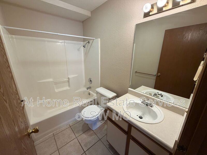 739 E Bain St - Photo 6 of 9