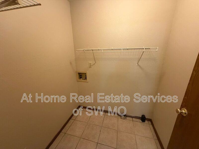 739 E Bain St - Photo 7 of 9