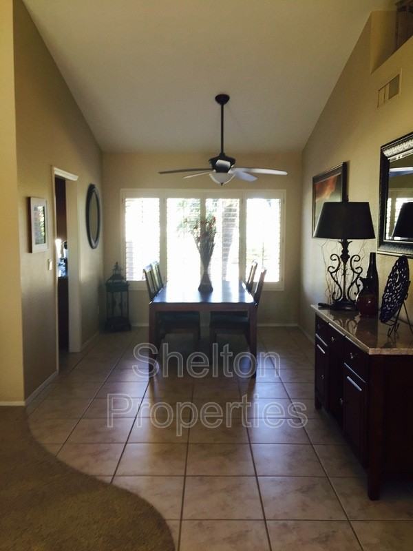 9418 W Tonto Ln - Photo 5 of 10