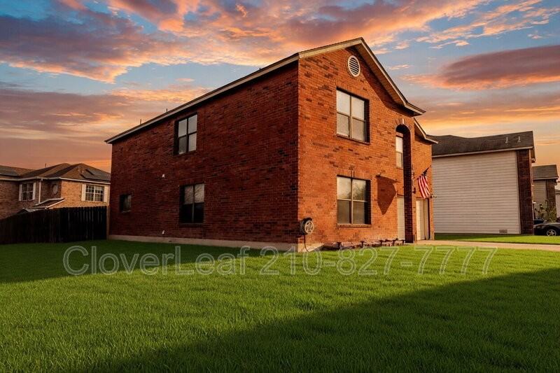 6203 Lakeview Dr - Photo 3 of 40