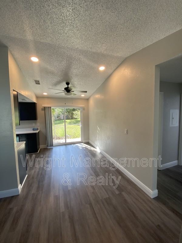 206 Saint Petersburg Dr E #B - Photo 3 of 17