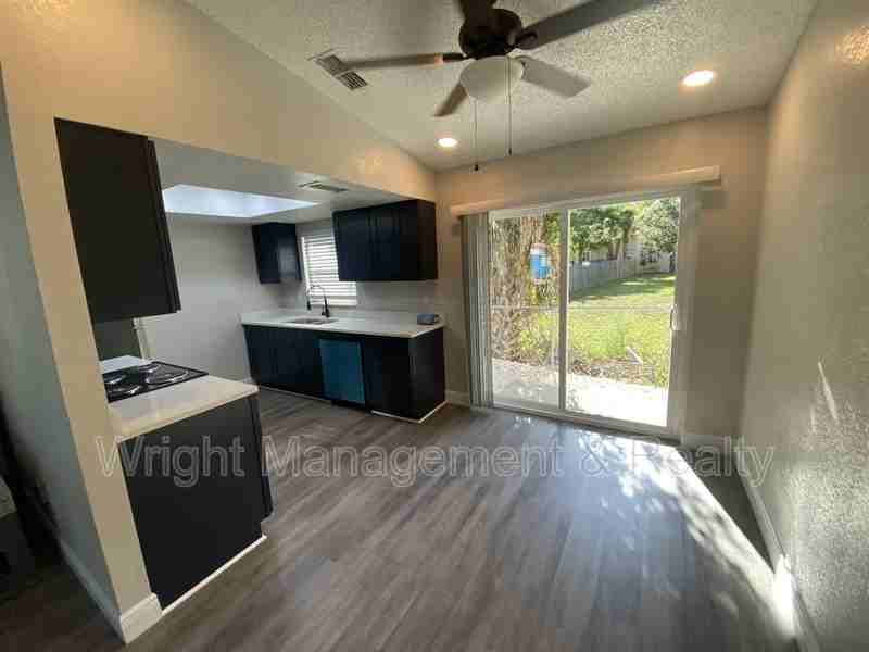 206 Saint Petersburg Dr E #B - Photo 4 of 17