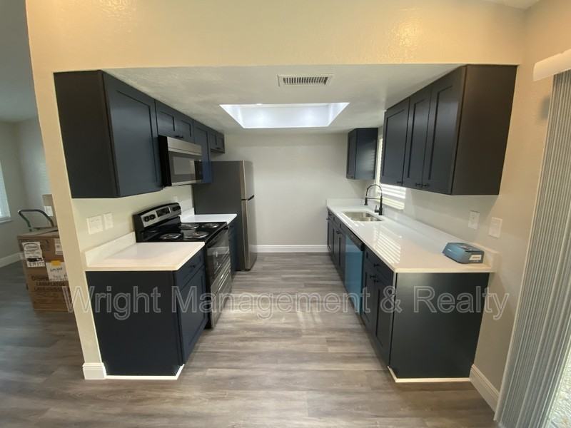 206 Saint Petersburg Dr E #B - Photo 5 of 17
