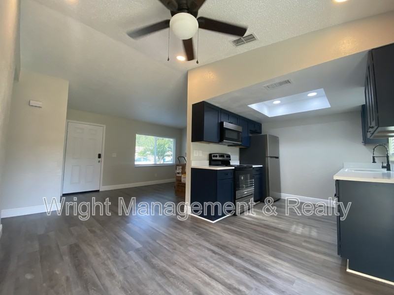 206 Saint Petersburg Dr E #B - Photo 6 of 17