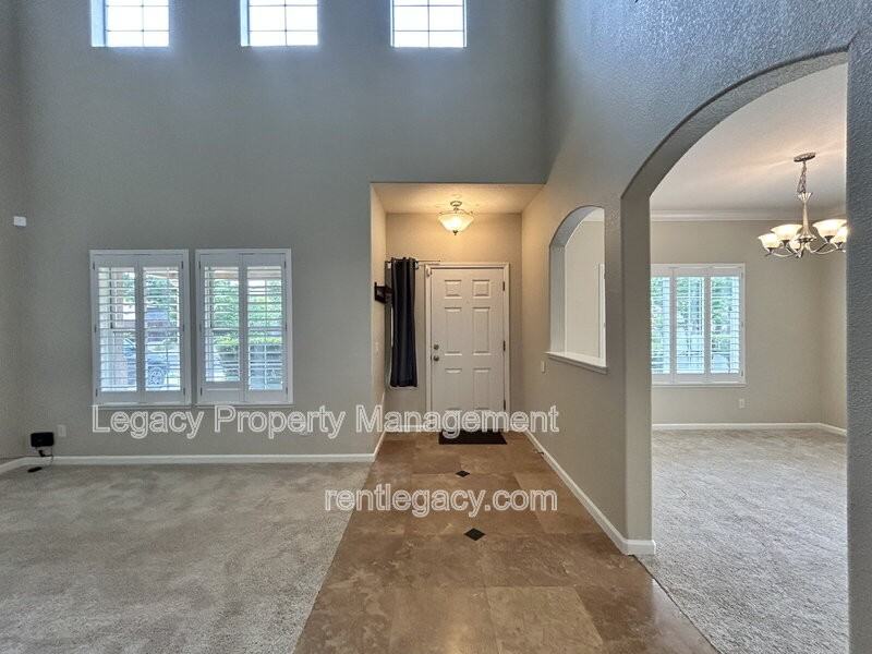 523 Cascade Dr - Photo 2 of 30