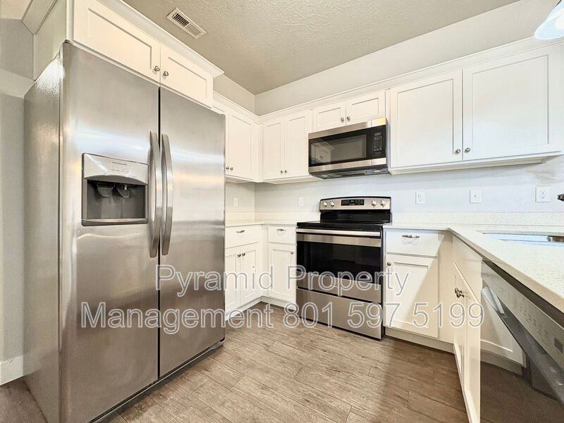 4216 Wn - Photo 2 of 29