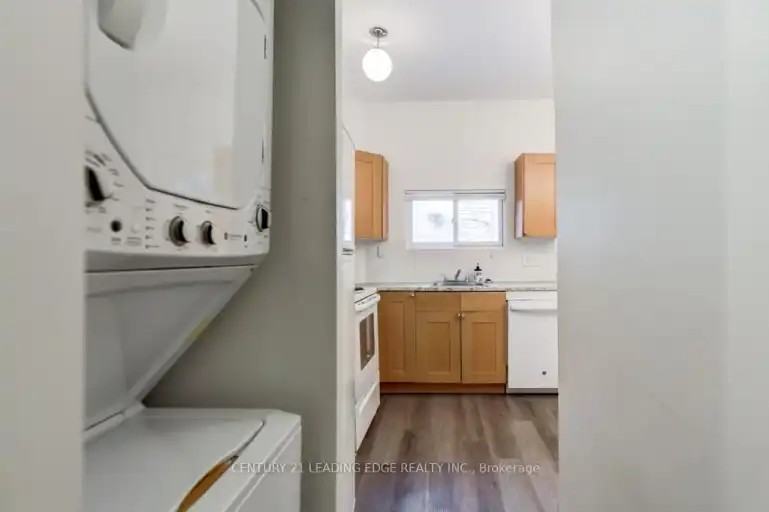 104 Leslie St - Photo 3 of 13