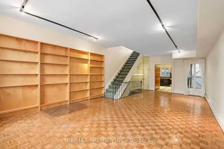 394A King St E - Photo 3 of 12