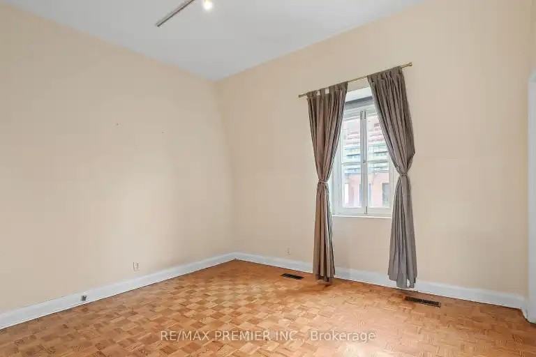 394A King St E - Photo 5 of 12