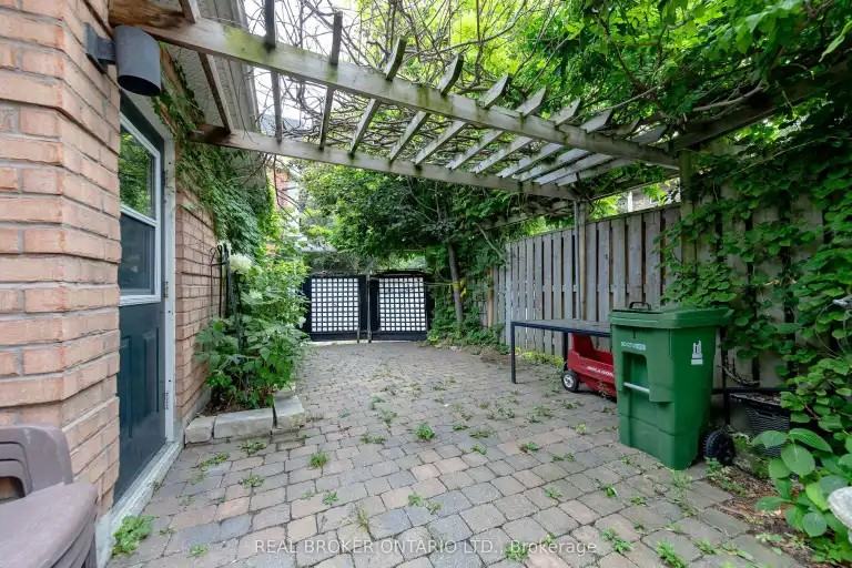 179 Hanson St - Photo 2 of 14