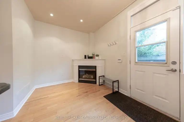 179 Hanson St - Photo 4 of 14