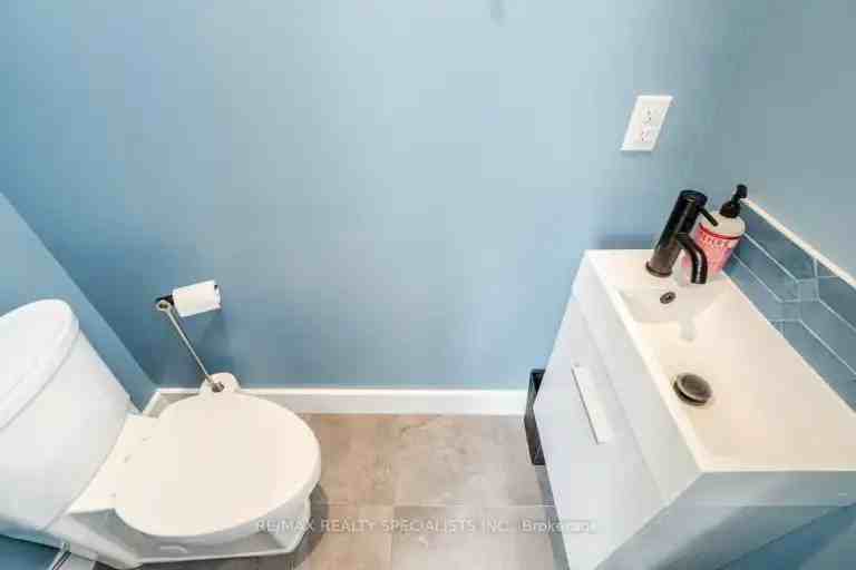238 Pape Ave - Photo 4 of 19