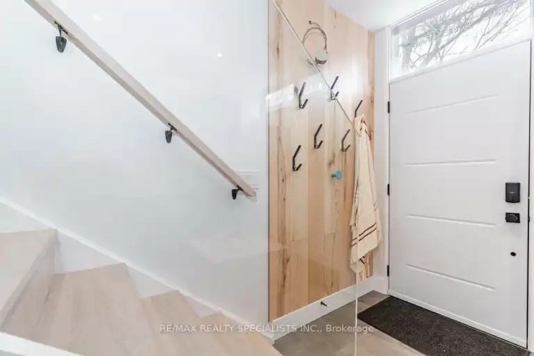 238 Pape Ave - Photo 5 of 19