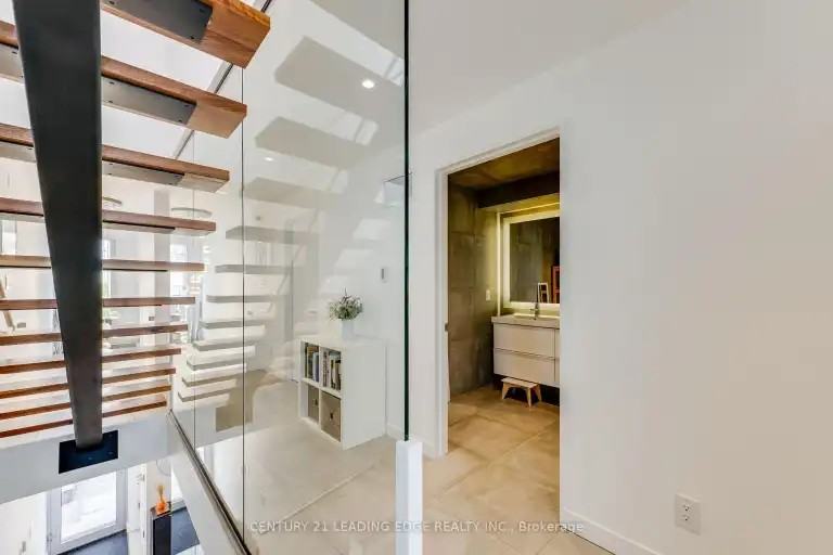 81 Dagmar Ave - Photo 2 of 24