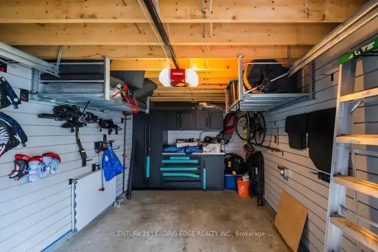 81 Dagmar Ave - Photo 4 of 24