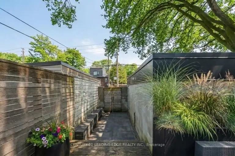 81 Dagmar Ave - Photo 7 of 24