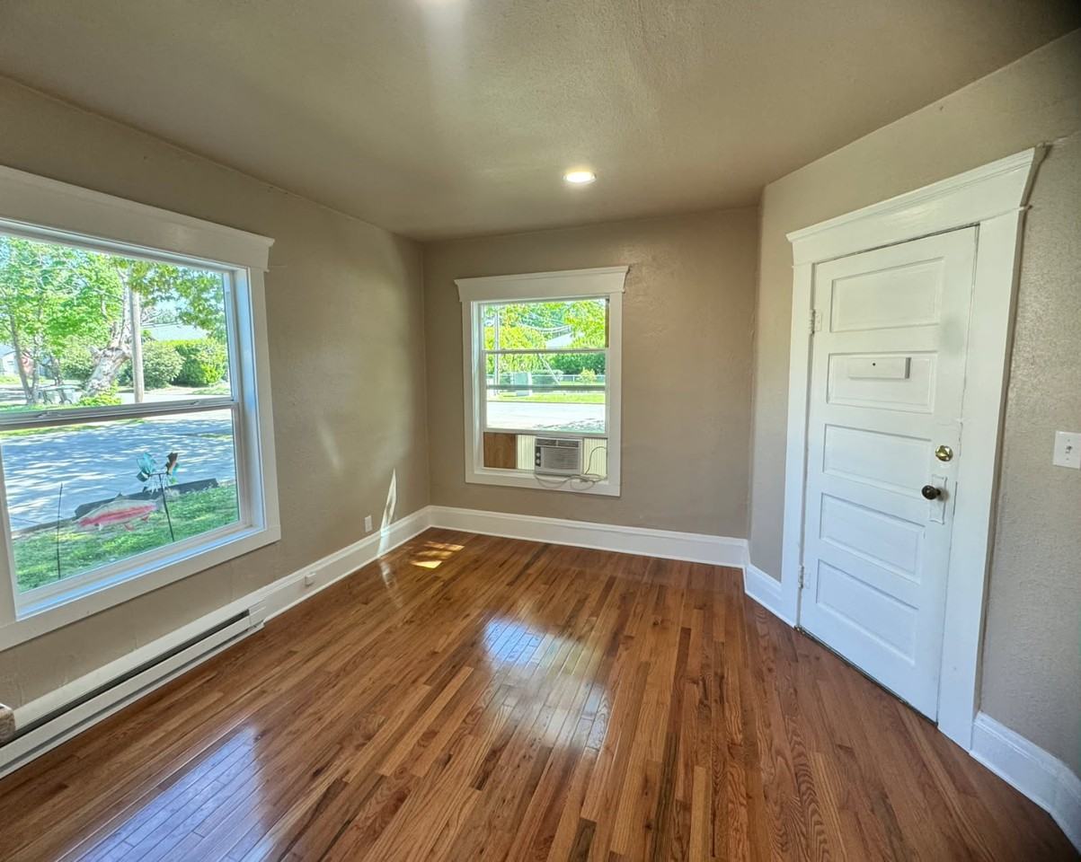 608 4th St #1 - Photo 4 of 13