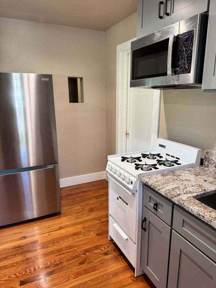 608 4th St #1 - Photo 6 of 13