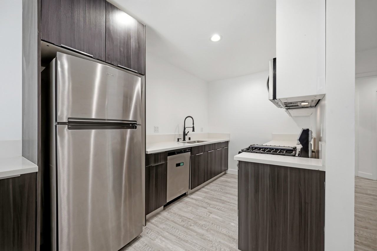 2561 W Avenue 30 #5 - Photo 2 of 27