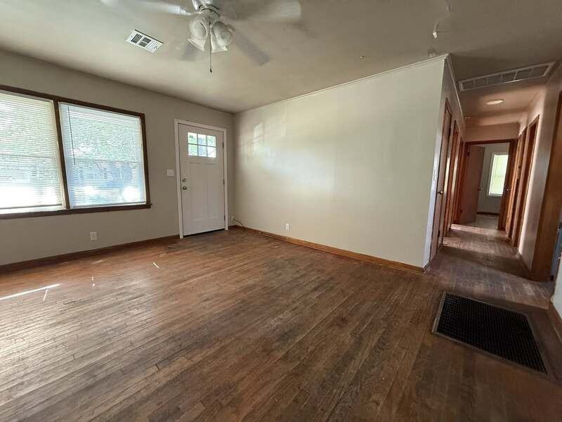 320 N Atlanta St - Photo 2 of 10