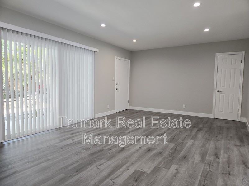 1303 N Brand Blvd #5 - Photo 3 of 11
