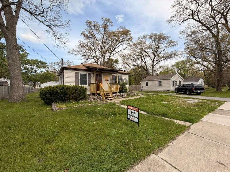1416 E 5th St - Photo 3 of 15